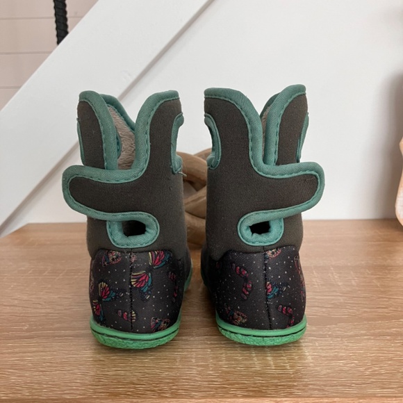 Toddler size 5 bogs boots - Picture 2 of 4